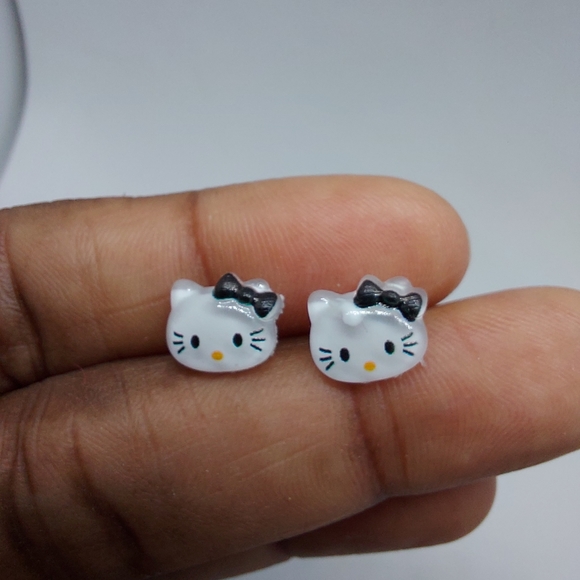 Cute Hello Kitty Stud Earrings - Picture 6 of 14